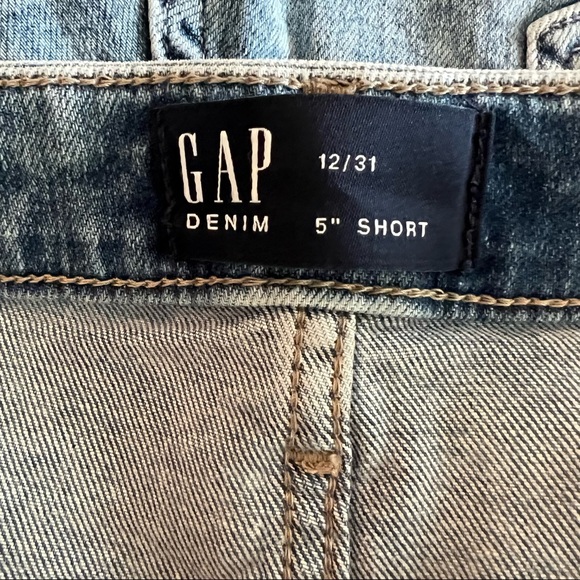 Gap 5” Denim Shorts Distressed Size 12 - Picture 3 of 8
